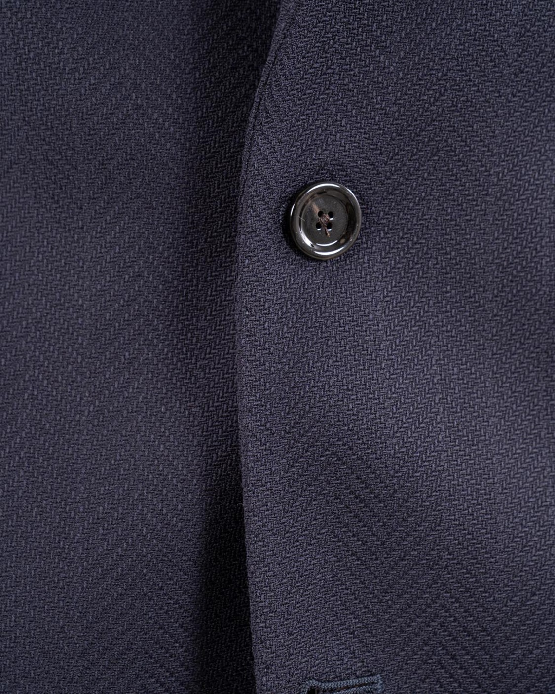 shop LARDINI  Giacca: Lardini giacca monopetto in lana.
Due bottoni e revers classici.
Tasche a toppa e spacchi laterali.
Vestibilità regolare con spalle naturali e una silhouette arrotondata per un maggiore comfort.
Bordi delle maniche aperti con asole vere e bottoni applicati.
Composizione: 100% Lana vergine.
Made in Italy.. CN6202E CN65502-860 number 9620323